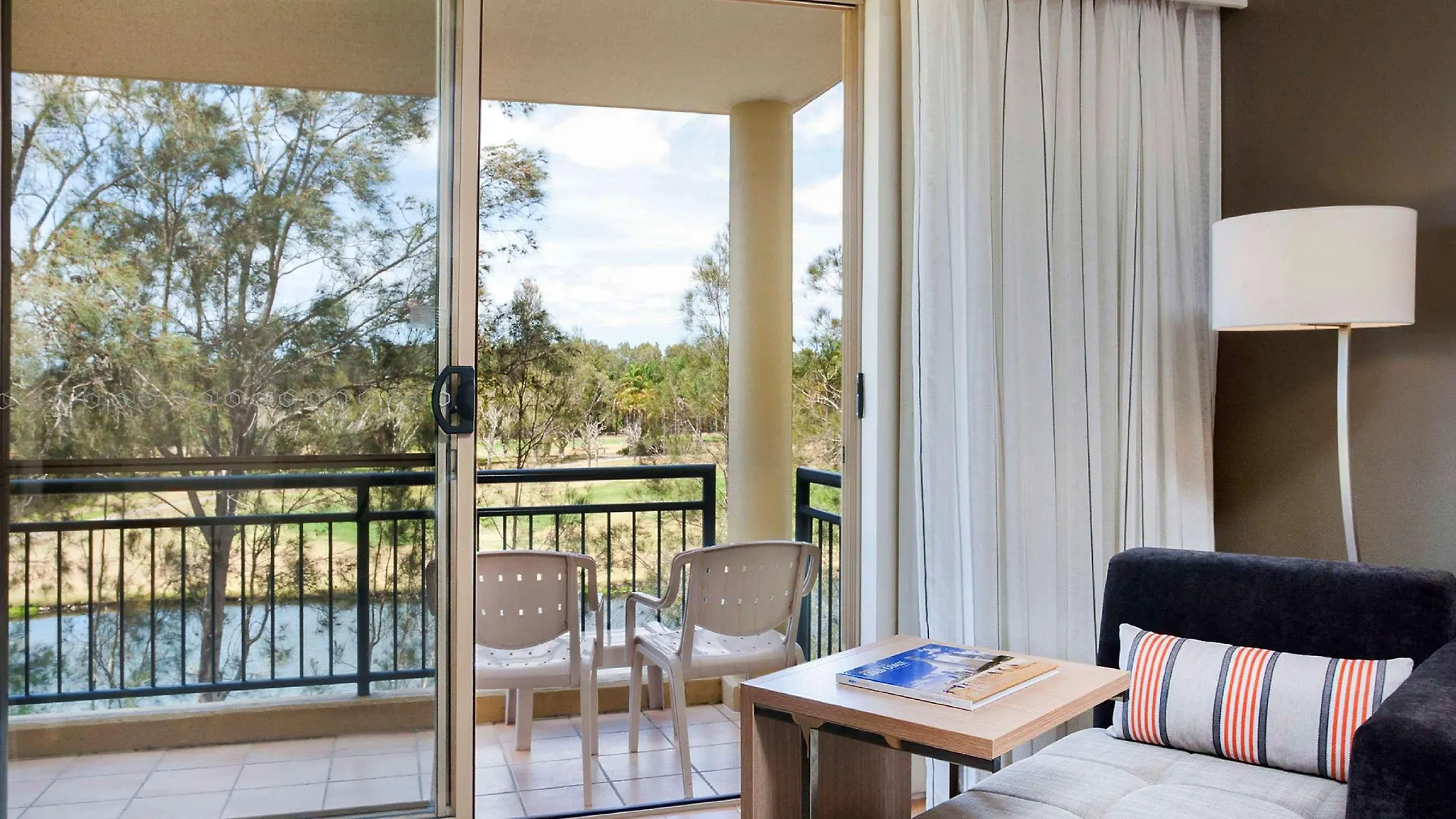 Mercure Gold Coast Resort 4*,