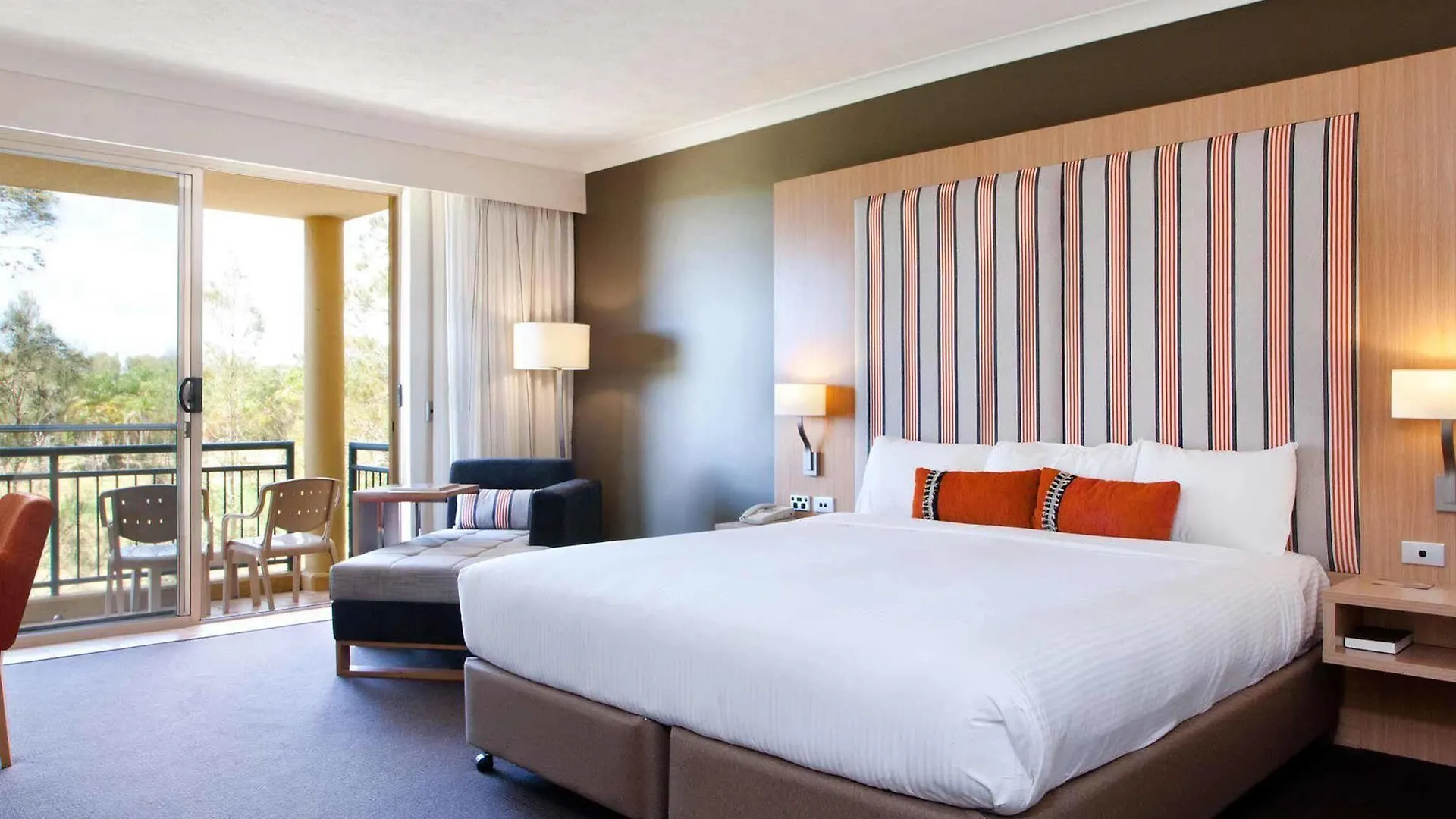 Mercure Gold Coast Resort 4*,